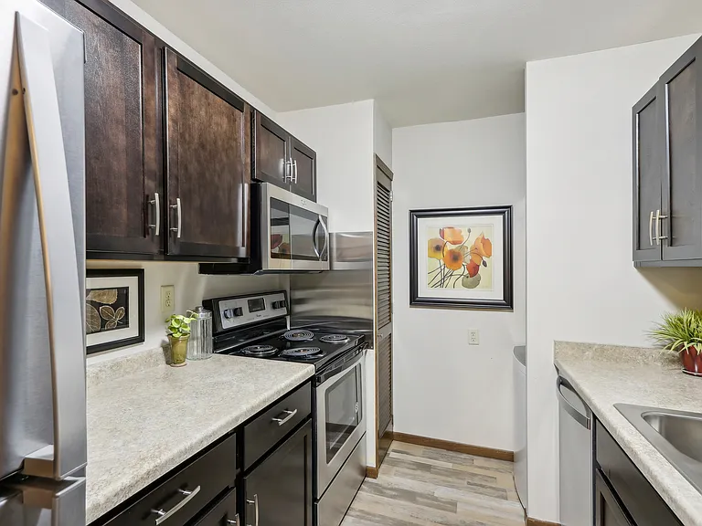 Serafino Square Luxury Apartments — Photo 3