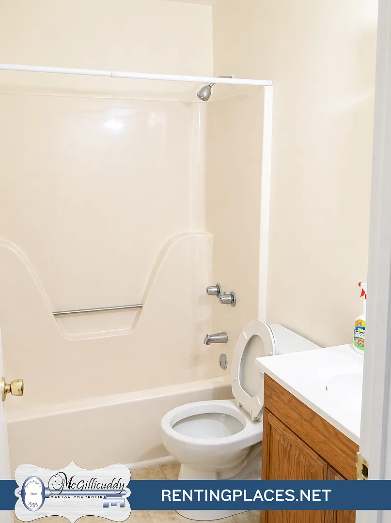 3 bed, 816 sqft, $1,195 — Photo 2