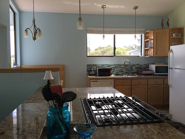 671 Lily St #UPPER LEVEL — Photo 6