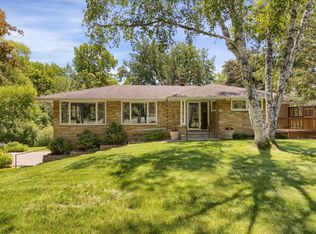228 Oakview Rd, West Saint Paul, MN 55118