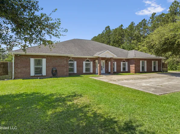 1619 Lark Dr, Gautier, MS 39553