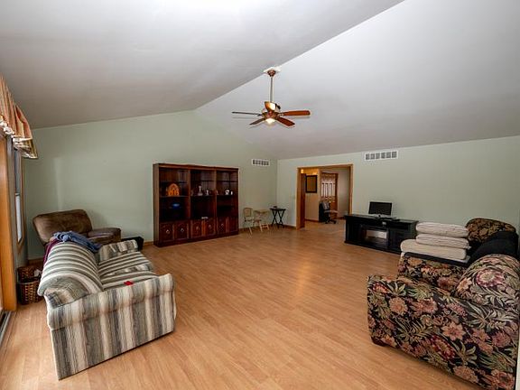 4th image of 28 N Barrie Rd