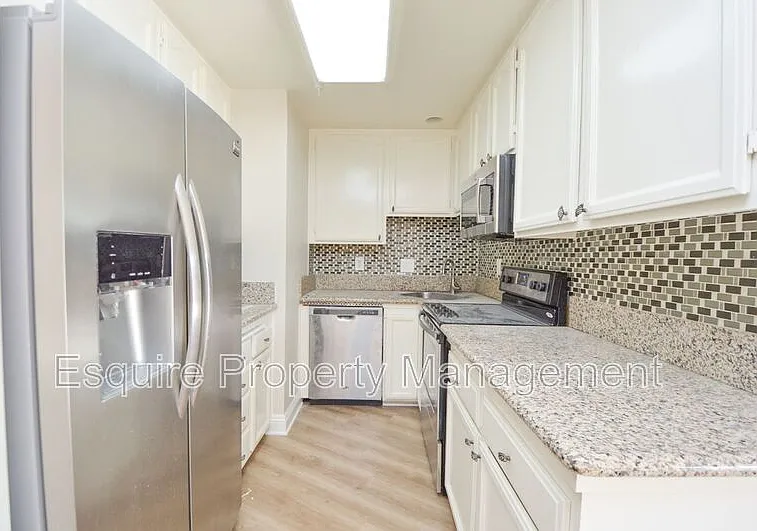 3 bed, 2.0 bath, 1022 sqft, $2,950 — Photo 3