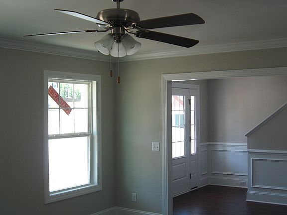 4th image of 1025 Acacia Ln