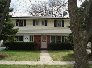 712 Parkside Ln, Bensenville, IL