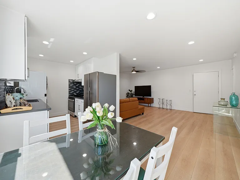 450 S Manhattan Pl #12 — Photo 9