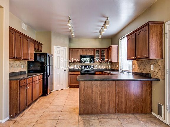 5th image of 8019 S 51st Dr