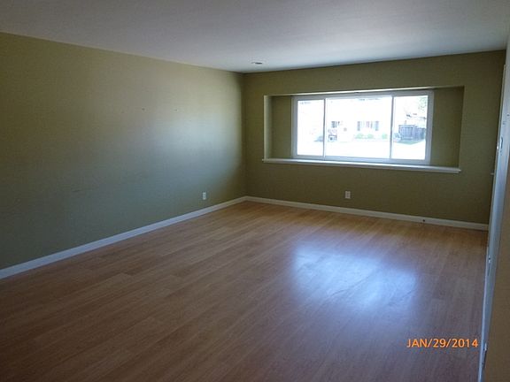 4th image of 246 Baker Ave