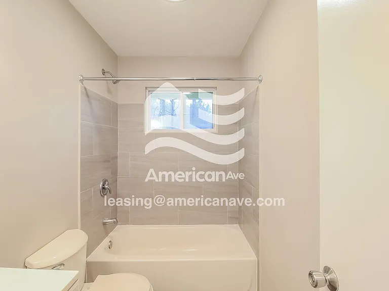 599687_012_wm_-_bathroom_13526948.jpg
