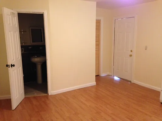 Rented by Premier Metro Realty Corp | media 3