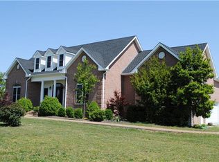 296 Ernest Cates Rd, Bethpage, TN 37022