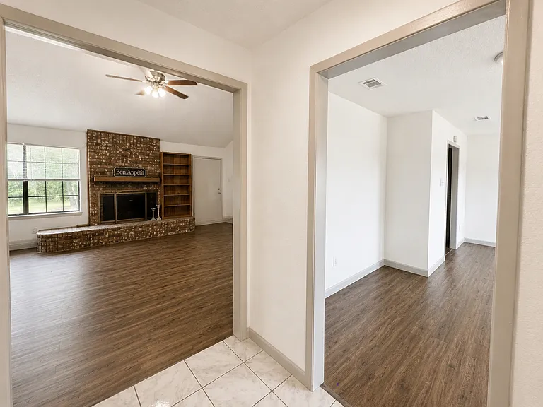 2401 Stephen Lee Dr — Photo 5