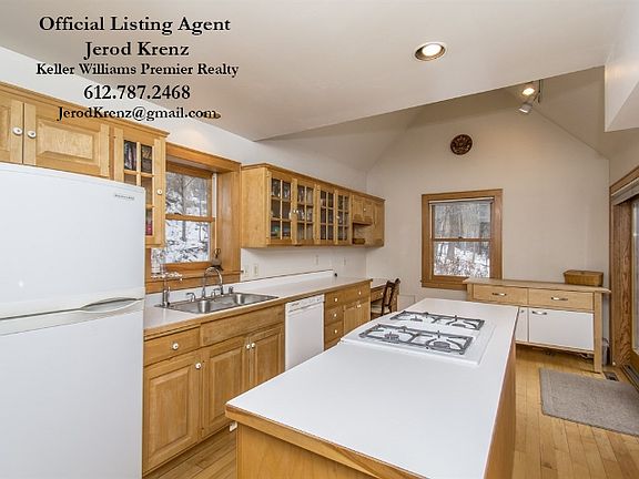 5th image of 301 Holmes St