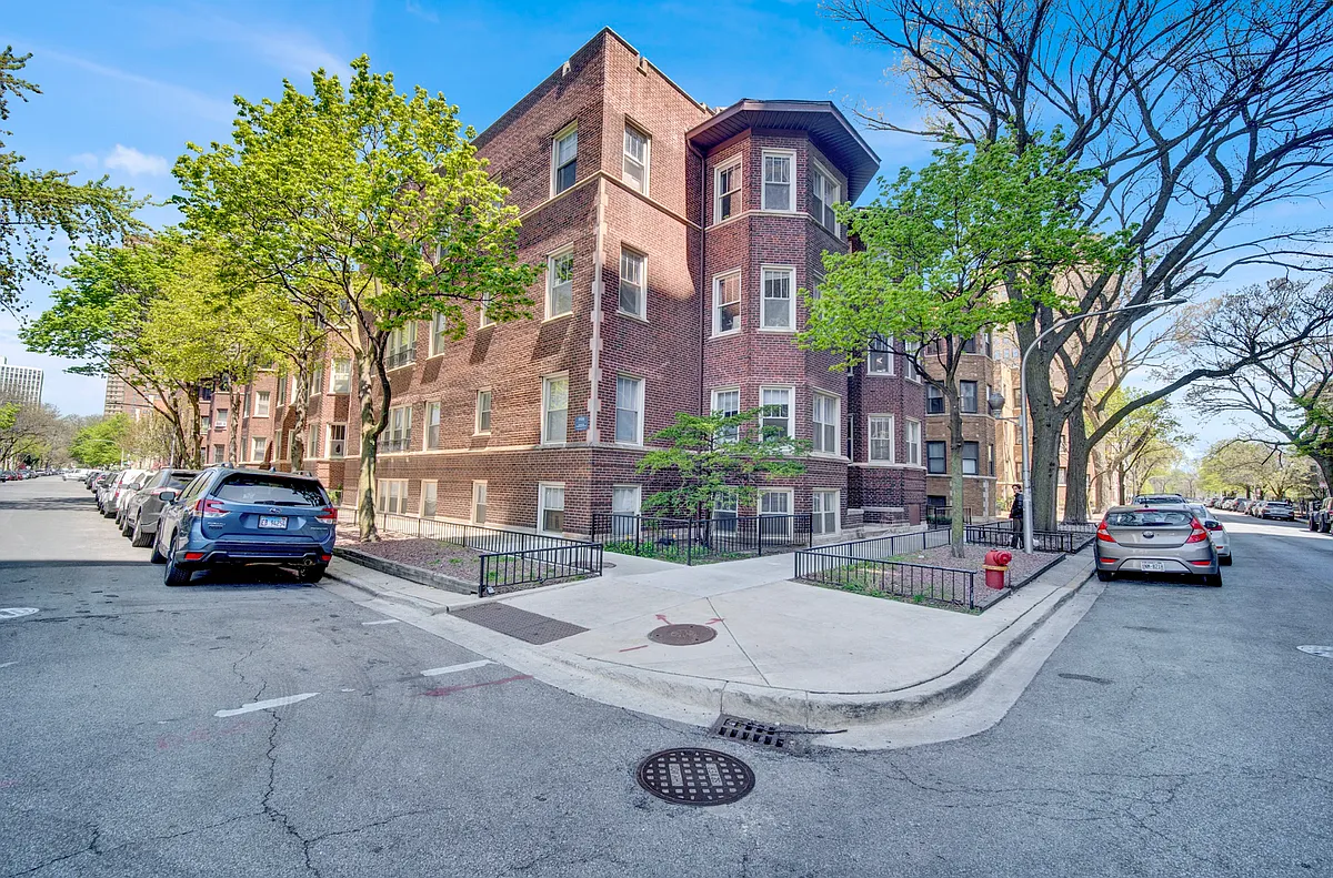 Building Photo - 3501 N Pine Grove Ave