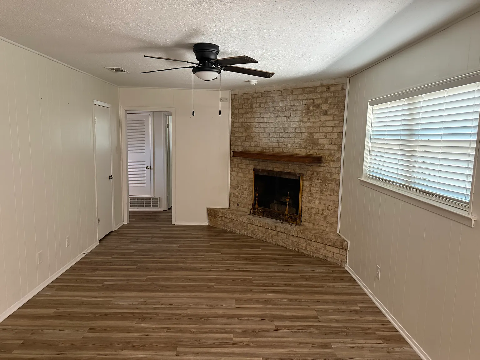 3 bed, 1553 sqft, $2,395 — Photo 4
