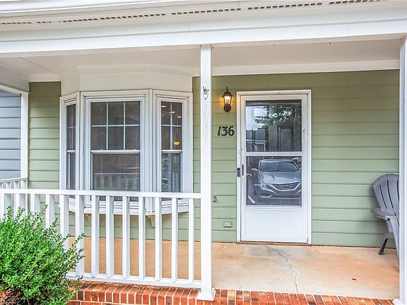 4th image of 814 Guilford College Rd APT 136