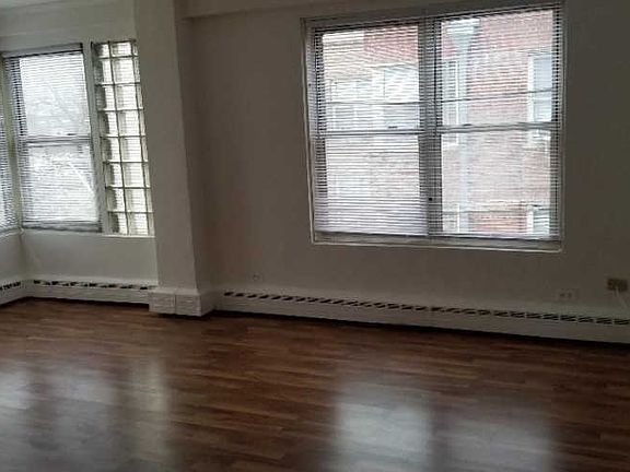 3rd image of 2620 W Berwyn Ave #504