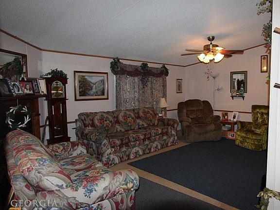 5th image of 20 Pine Needle Dr