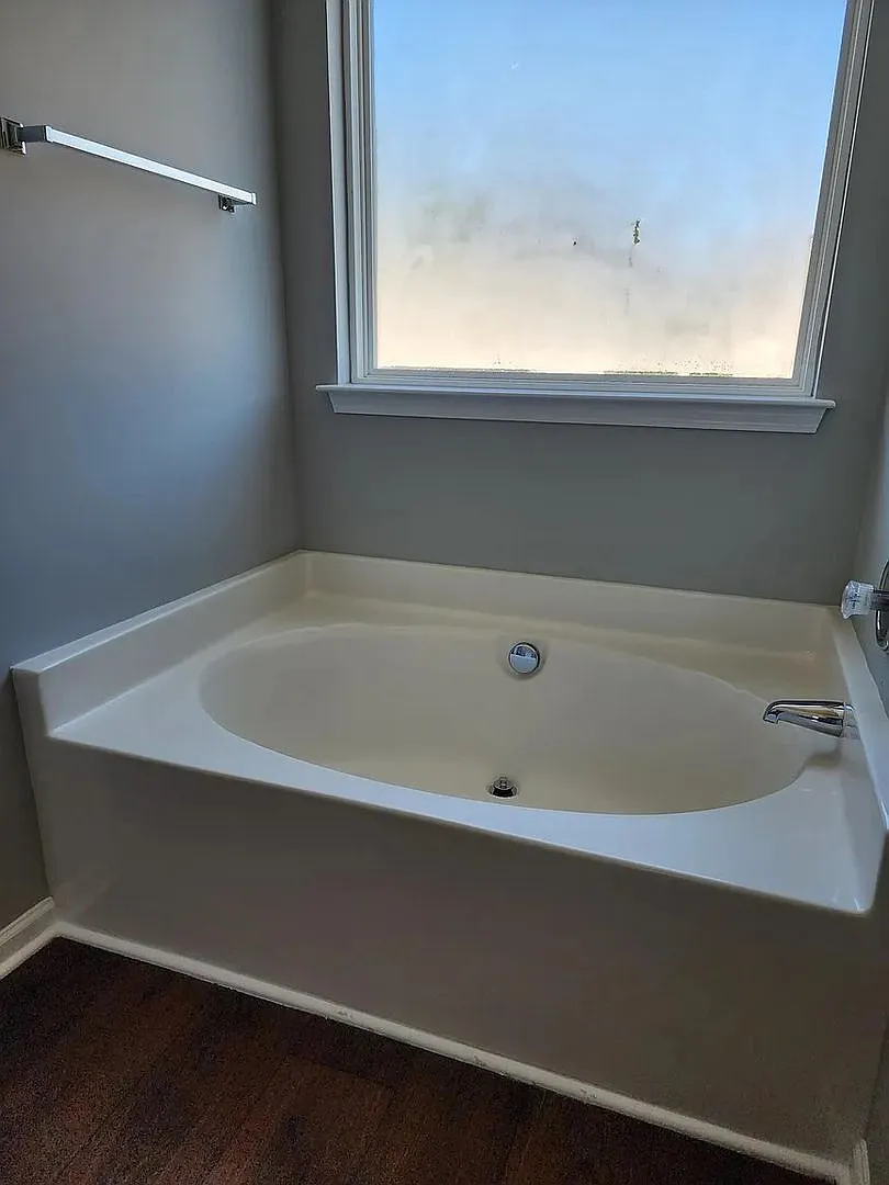 Room in 4 Bedroom Home in Charlotte — Photo 3
