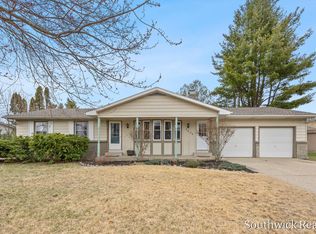 2549 Rockhill Dr NE, Grand Rapids, MI