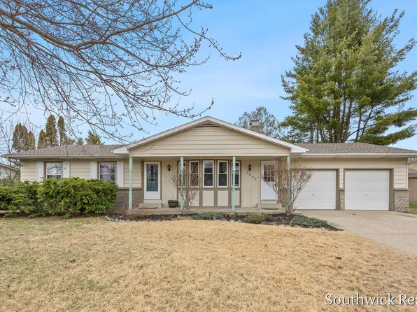 2549 Rockhill Dr NE, Grand Rapids, MI 49525