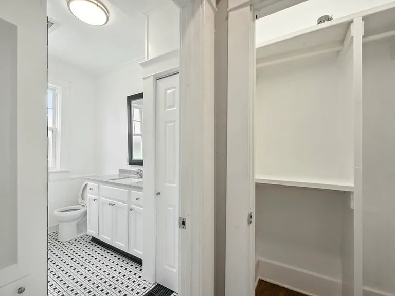 687 N McLean Blvd — Photo 2