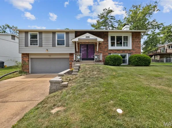 380 Genoa Dr, Ballwin, MO 63021