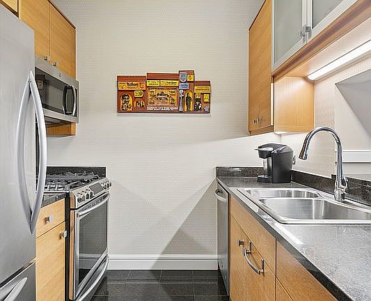 4th image of 120 Riverside Blvd APT 14P