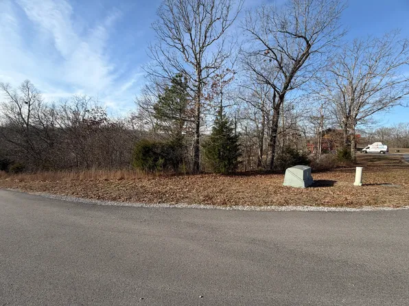 1 Deepwood Dr, Murray, KY 42071