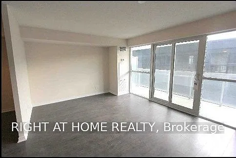 352 Front St W #413 — Photo 5