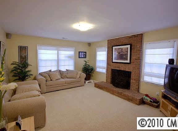 2nd image of 1319 Renfrow Ln