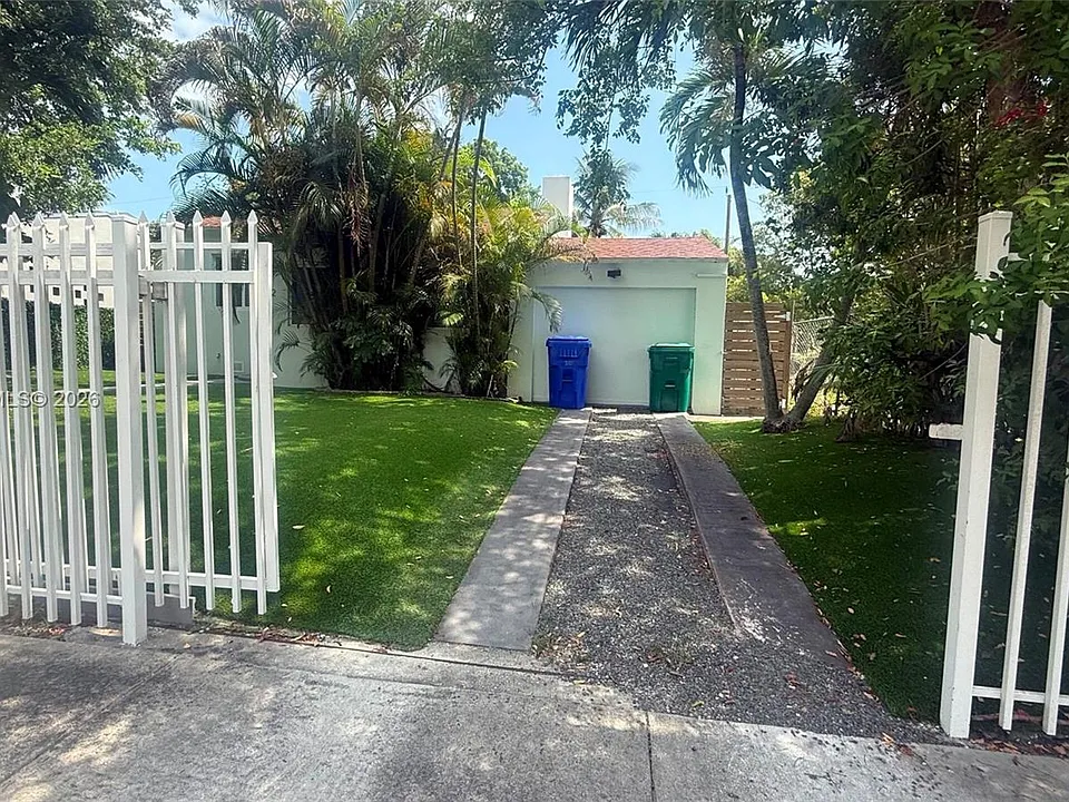 52 NE 51st St