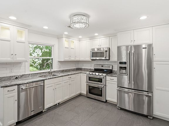 2nd image of 110 Thornberry Rd