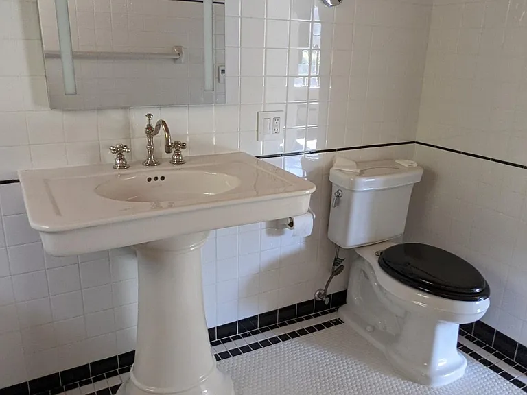 10411 Hebron Ln — Photo 40