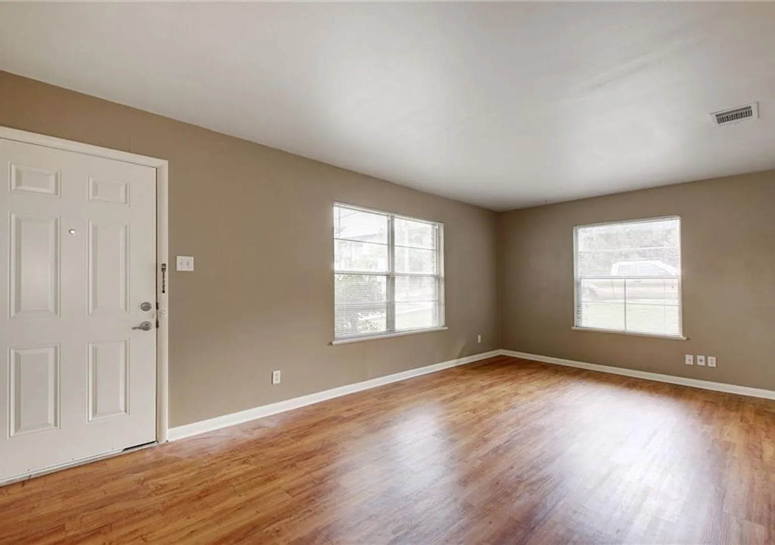 607 Bellevue Pl Unit A — Photo 4