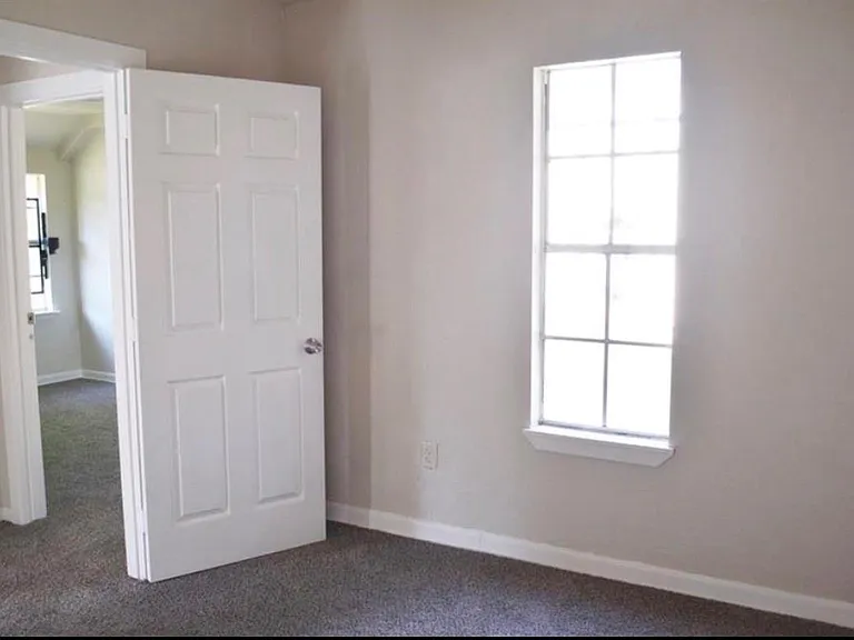 2514 Lynnfield St — Photo 9