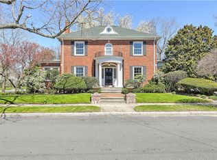 242 Freeman Pkwy, Providence, RI 02906