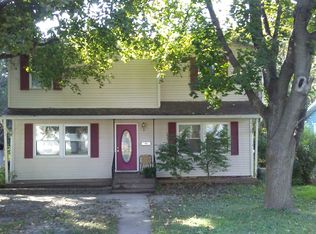 915 52nd St, Moline, IL 61265