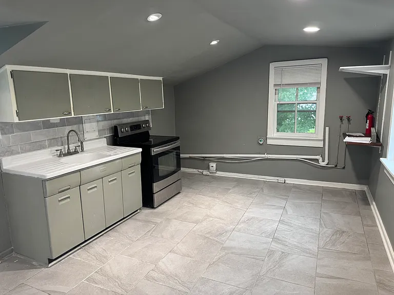 121 E Chestnut St — Photo 9