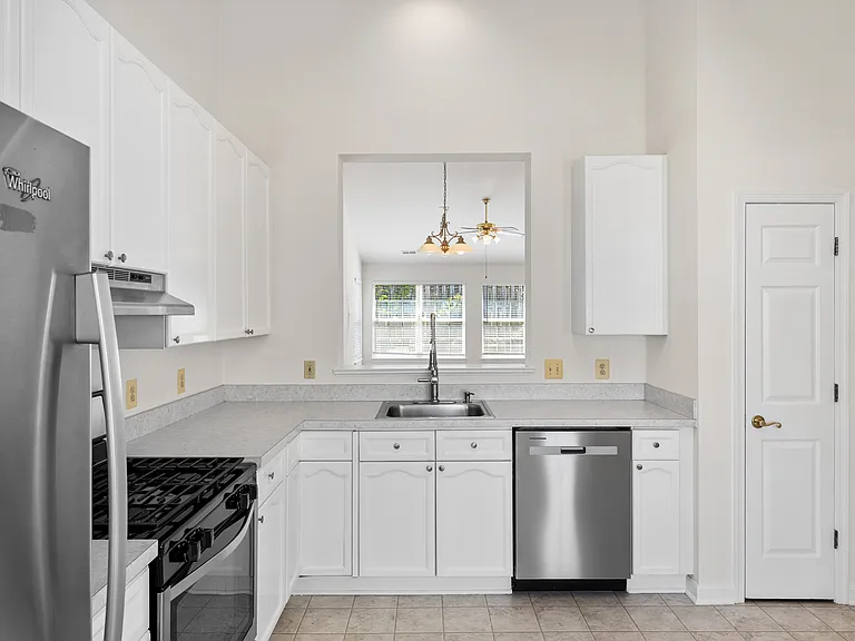 11318 Savannah Dr — Photo 25