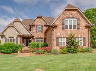 1067 Luxborough Dr, Hendersonville, TN 37075