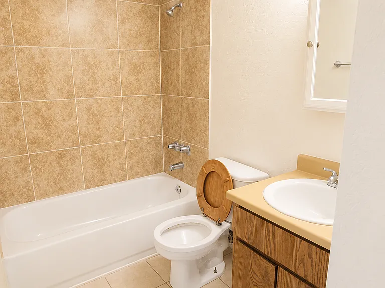 2010 E Sweetwater Ave._SP&Family LLC — Photo 9