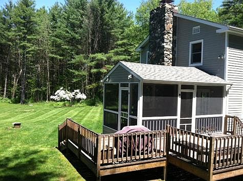 screened porch and deck area