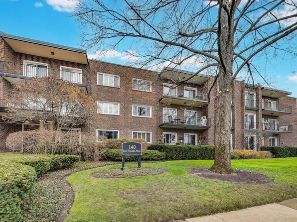 140 Franklin Pl E APT 207, Lake Forest, IL 60045