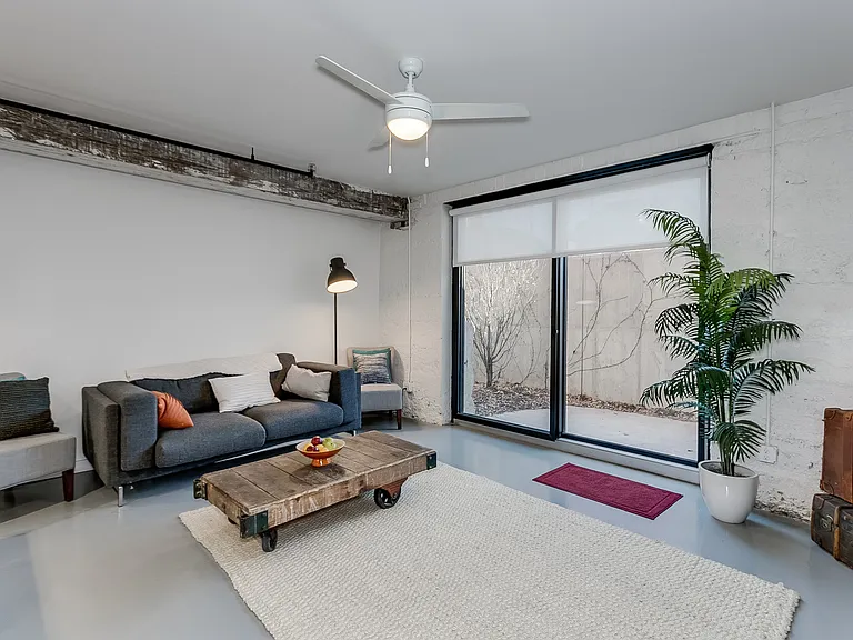 520Commerce — Photo 17