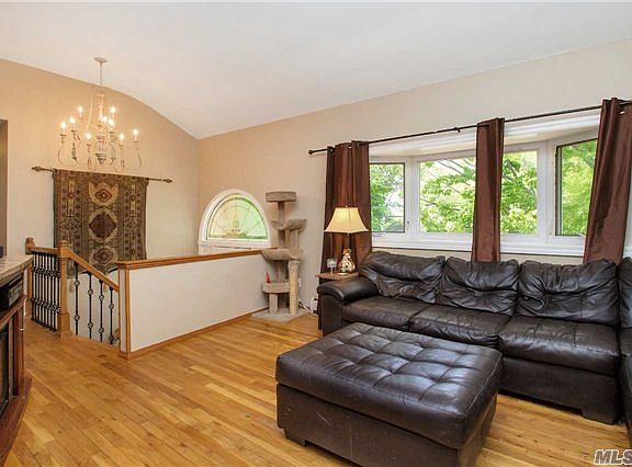 5th image of 7 Oneida Ave