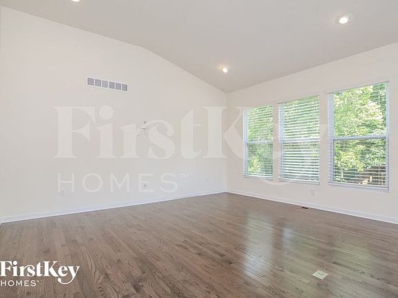 3rd image of 5736 Parkland Ave