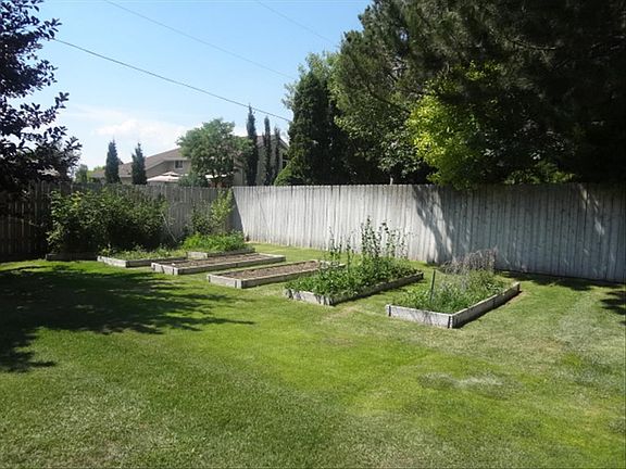 3rd image of 2054 Hughes Dr