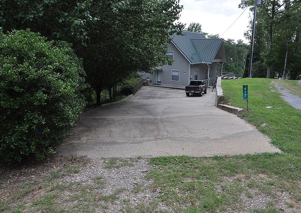 2nd image of 417 Hickory Dr