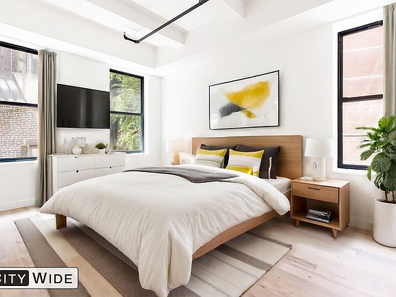 3rd image of 83 Warren St #4/4